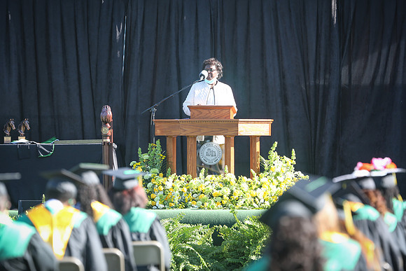 grad2020-325