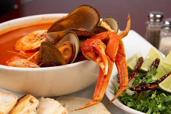 LosCabosMexicanGrill_Seafood_SevenSeasSoup_07