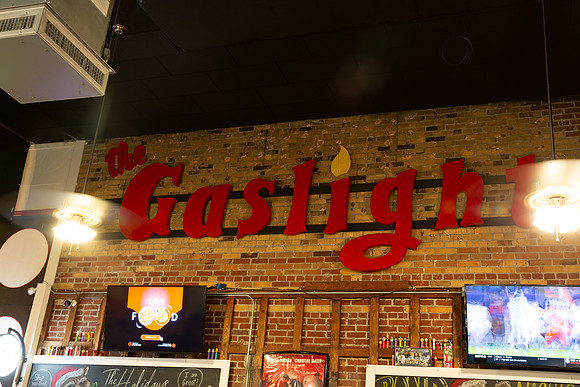 GaslightPizzaGrill_IntExtAction_47