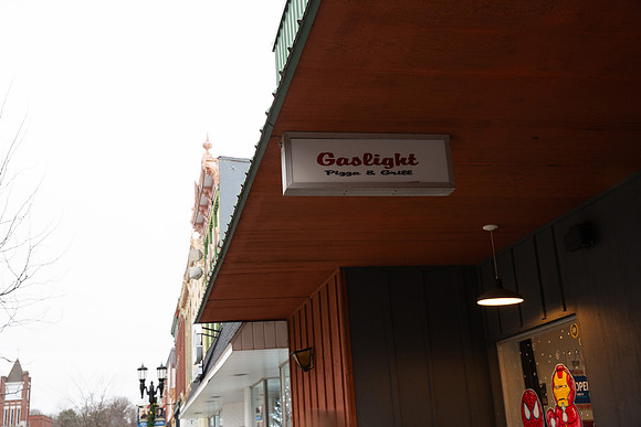 GaslightPizzaGrill_IntExtAction_59