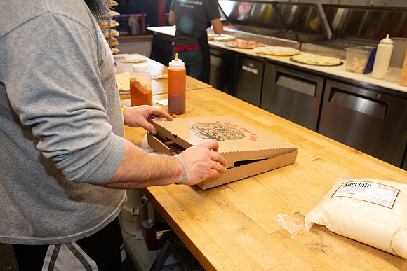 GaslightPizzaGrill_IntExtAction_89