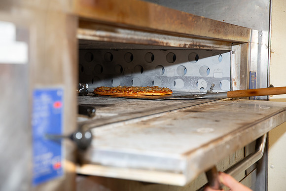 GaslightPizzaGrill_IntExtAction_107