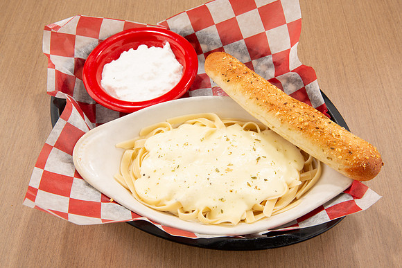 GaslightPizzaGrill_KidsAlfredo_2