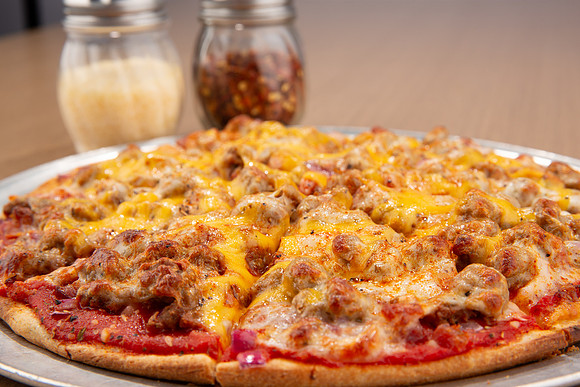GaslightPizzaGrill_PizzaBaconCheeseburger_1