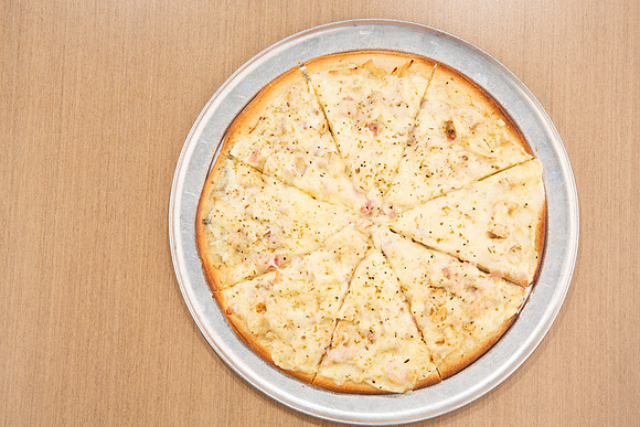 GaslightPizzaGrill_PizzaChickenCordonBleu_4