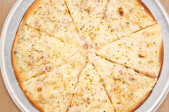 GaslightPizzaGrill_PizzaChickenCordonBleu_5