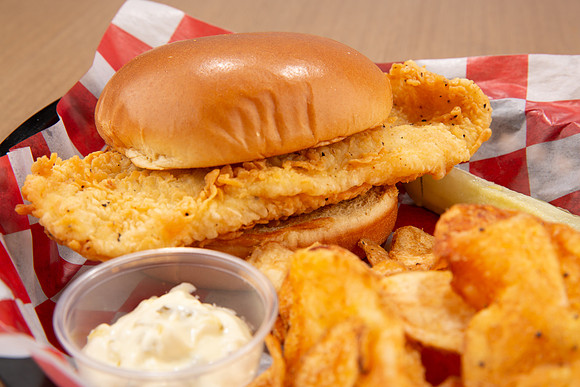 GaslightPizzaGrill_FishFilletSandwich_1