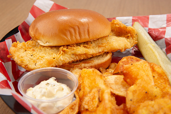 GaslightPizzaGrill_FishFilletSandwich_2