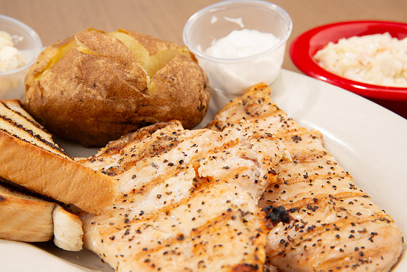 GaslightPizzaGrill_GrilledChickenBreastDinner_2
