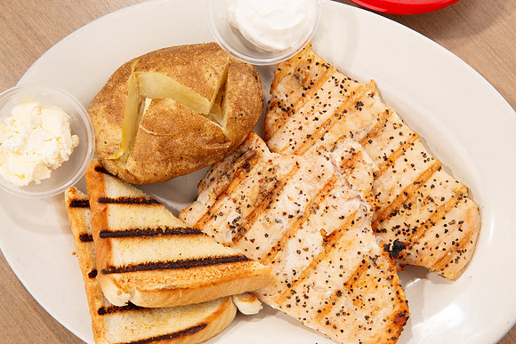 GaslightPizzaGrill_GrilledChickenBreastDinner_4