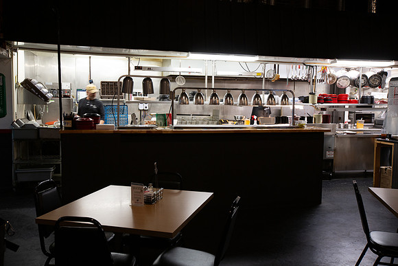 GaslightPizzaGrill_IntExtAction_11