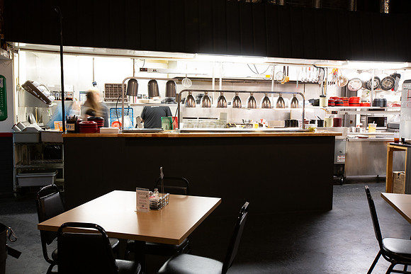 GaslightPizzaGrill_IntExtAction_14