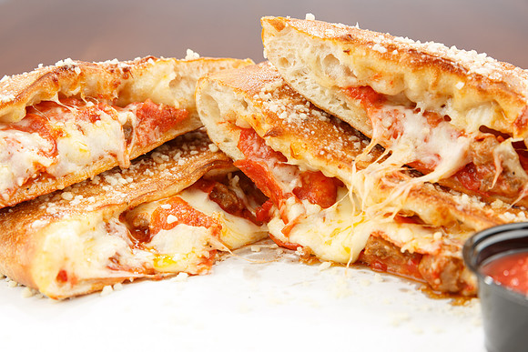 BigCityPizzaDanville_PullmanCalsone_8 WEB LARGE