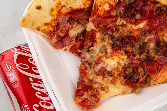 LouisvillePizzaKing_2SMeatBusterWithSodaCan_6