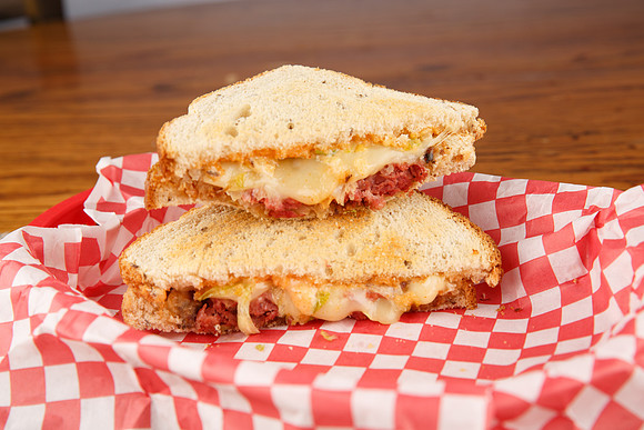 BurgerGirl_ClassicRueben_1