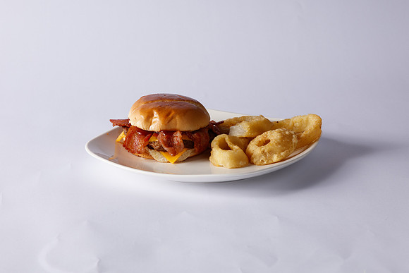 PEP_25_LocalEatsPhotography_BeanCove_CovesBackyardBurger_01