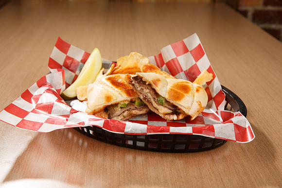 GaslightPizzaGrill_PhillyBeef_4-2026Aug