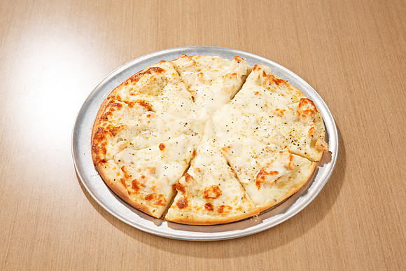 GaslightPizzaGrill_PizzaChickenAlfredo_3-2026Aug