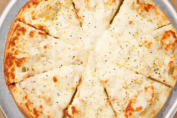 GaslightPizzaGrill_PizzaChickenAlfredo_5-2026Aug