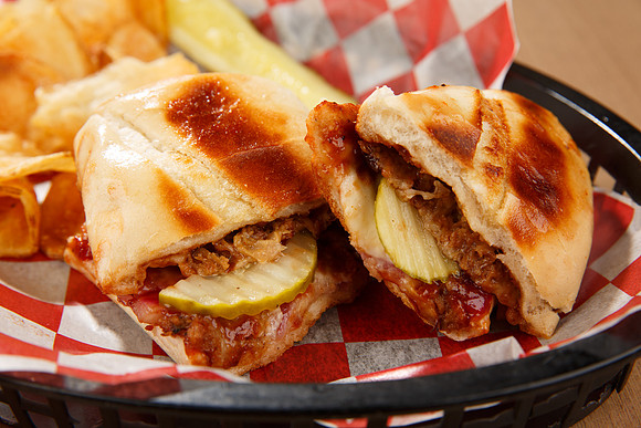 GaslightPizzaGrill_PulledPork_1-2026Aug