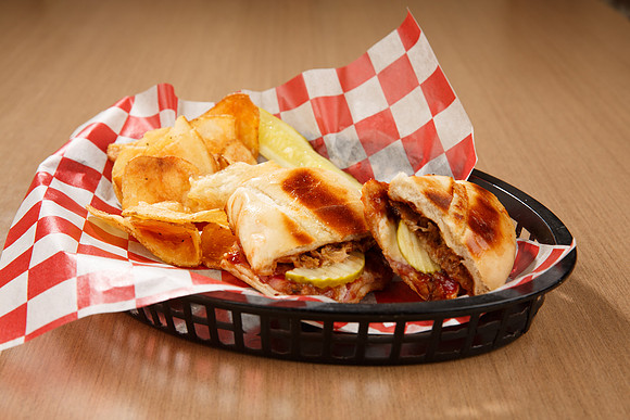 GaslightPizzaGrill_PulledPork_2-2026Aug