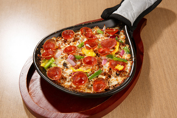 GaslightPizzaGrill_SkilletPizzaBowlsTheGas_2-2026Aug