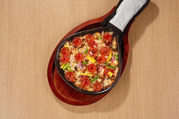 GaslightPizzaGrill_SkilletPizzaBowlsTheGas_5-2026Aug