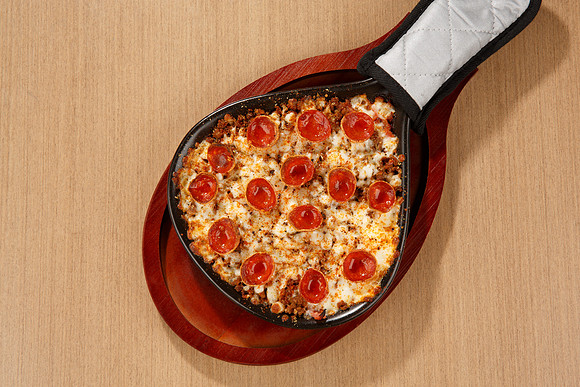 GaslightPizzaGrill_SkilletPizzaBowlsTheMeat_5-2026Aug