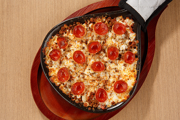 GaslightPizzaGrill_SkilletPizzaBowlsTheMeat_6-2026Aug