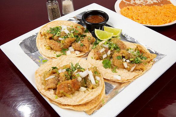 LosCabosMexicanGrill_StreetTacos_ChicharronTacos_02