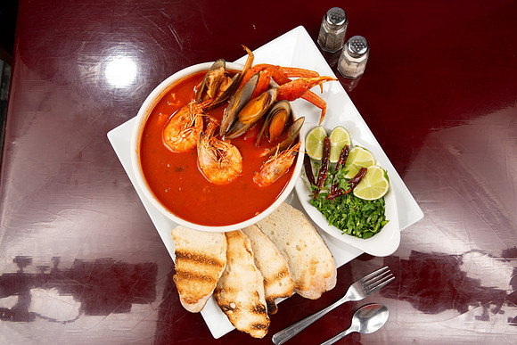 LosCabosMexicanGrill_Seafood_SevenSeasSoup_03