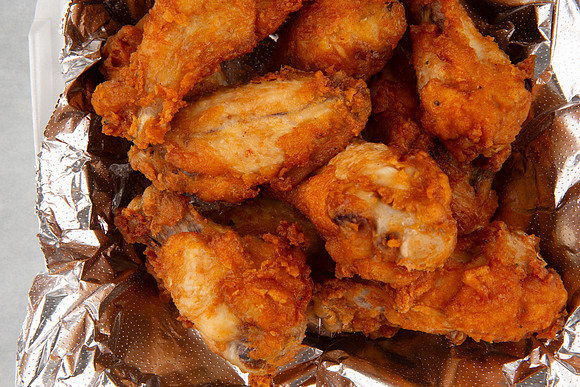 LouisvillePizzaKing_12Wings_2