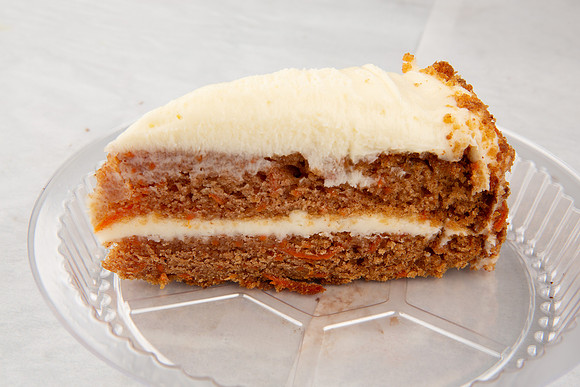 LouisvillePizzaKing_CarrotCake_1