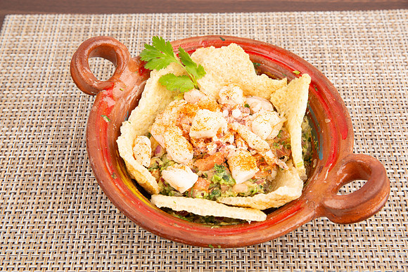 TaqueroMucho_Appetizers_GuacamoleCulichi_1