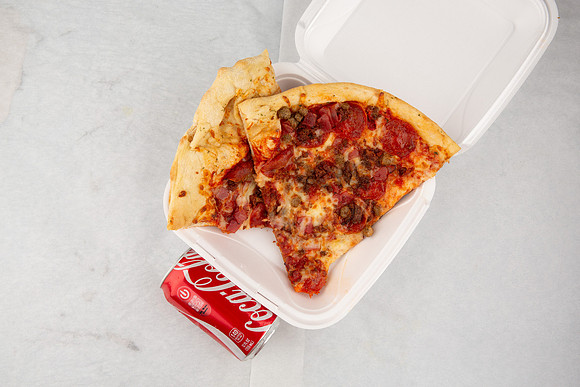 LouisvillePizzaKing_2SMeatBusterWithSodaCan_4