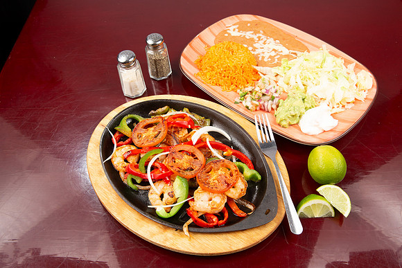 LosCabosMexicanGrill_LunchCombo_ShrimpFajitas_02