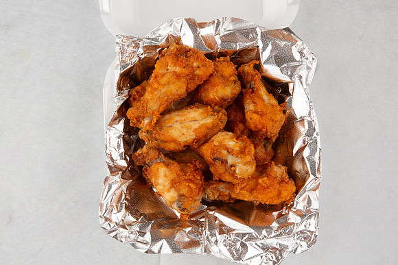LouisvillePizzaKing_12Wings_1