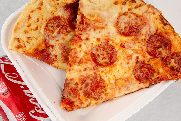 LouisvillePizzaKing_2SPepperoniWithSodaCan_3