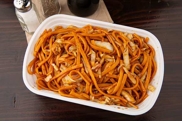 BentoAsianKitchenSushi_ChickenLoMein_2