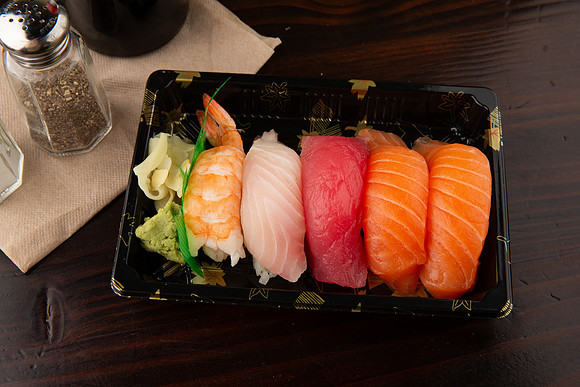 BentoAsianKitchenSushi_NigiriSampler_2