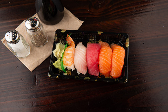 BentoAsianKitchenSushi_NigiriSampler_3