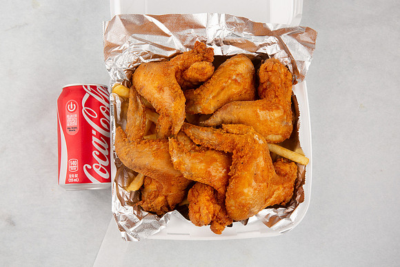 LouisvillePizzaKing_6Wings_1