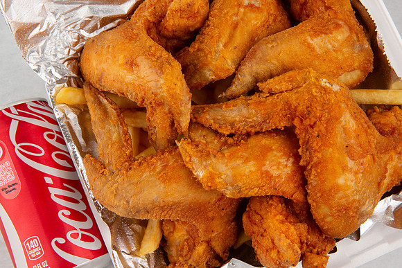 LouisvillePizzaKing_6Wings_2