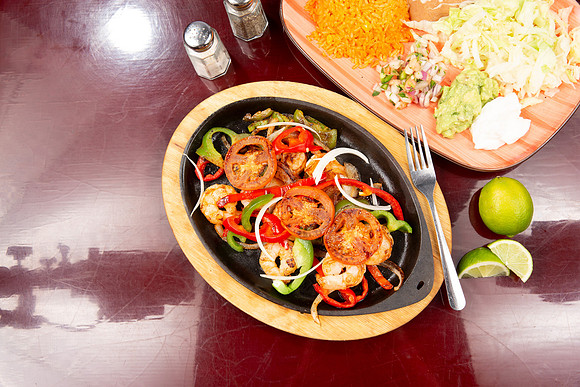 LosCabosMexicanGrill_LunchCombo_ShrimpFajitas_05