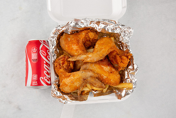 LouisvillePizzaKing_4Wings_1
