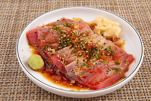 BentoKitchen_TunaTatakiSushiSampler_1