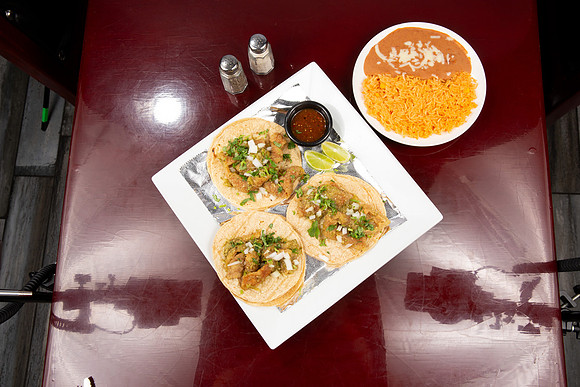 LosCabosMexicanGrill_StreetTacos_ChicharronTacos_05
