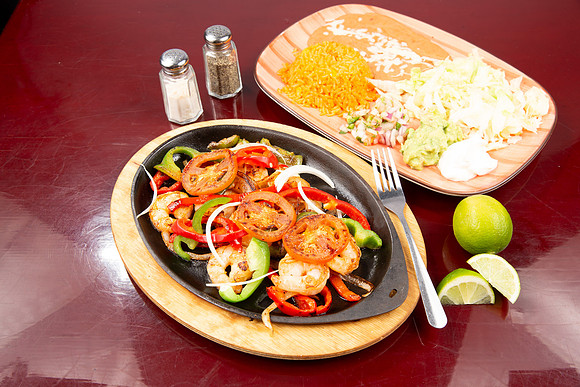 LosCabosMexicanGrill_LunchCombo_ShrimpFajitas_01