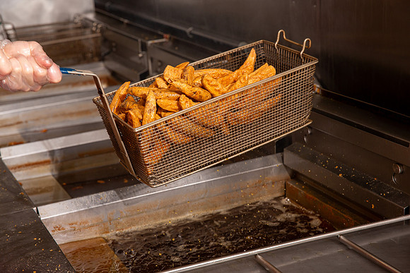 IndisChicken_Action_Frying_21