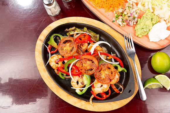 LosCabosMexicanGrill_LunchCombo_ShrimpFajitas_04